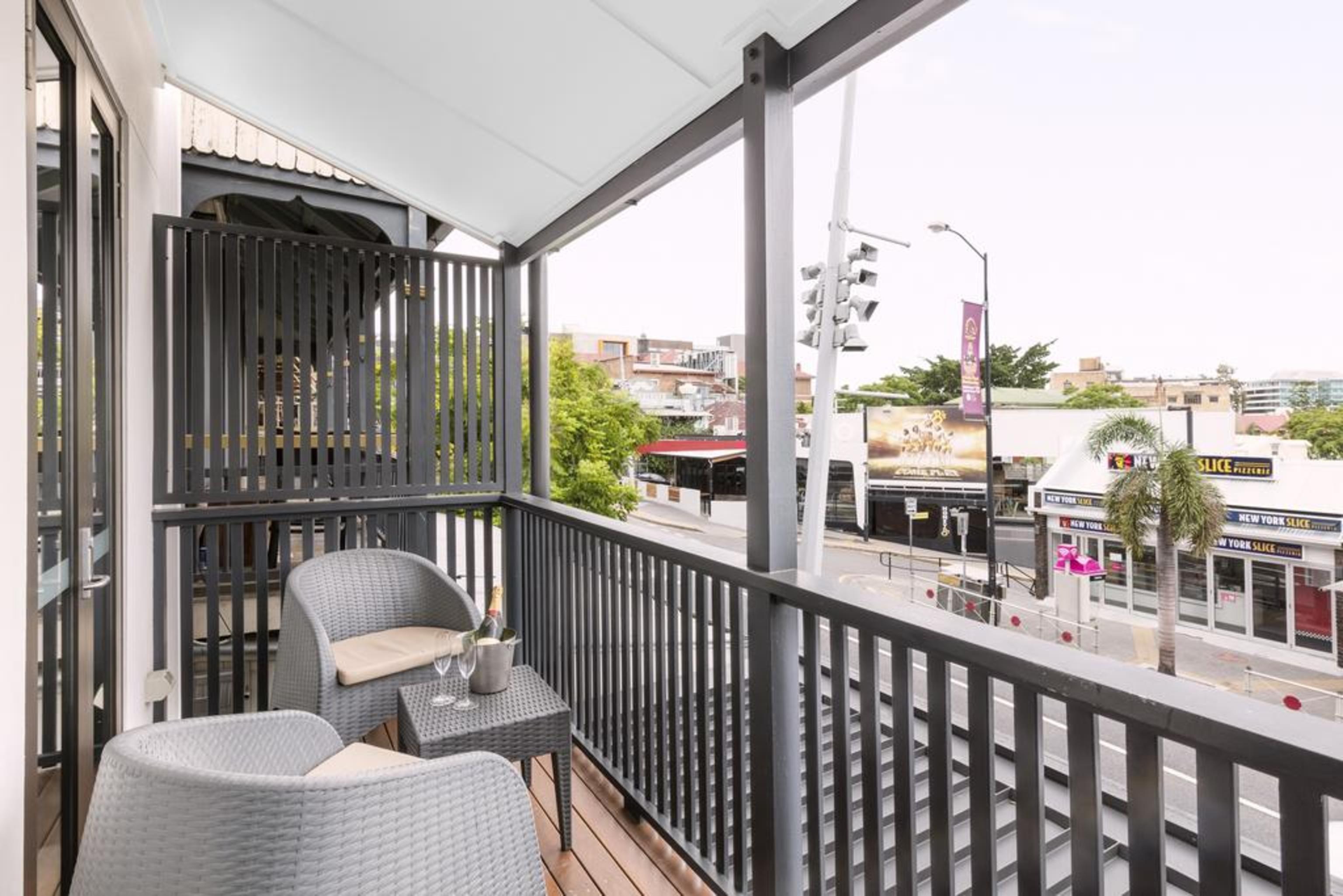 The Beetson Hotel Brisbane Exterior photo A balcony